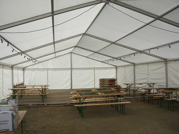 Foto: Festzelt mit Boden