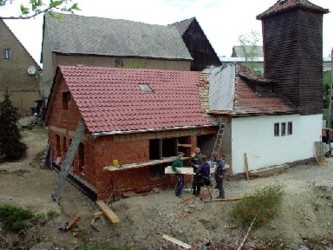 Foto: Das Dach wird gedeckt.