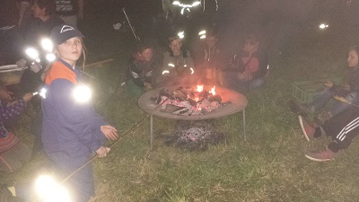 Foto: Frühlingsfeuer 2015 - Knüppelkuchenbacken der Kinder