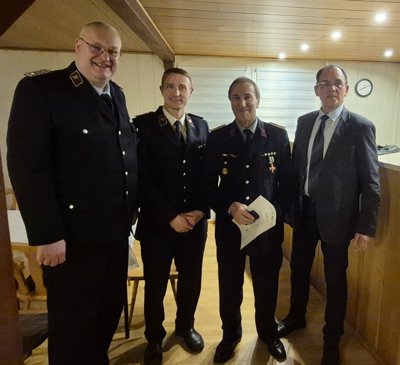 Foto: JHV 2025 - Ehrung Lothar P&uuml;rschel f&uuml;r 50 Jahre aktiven Dienst